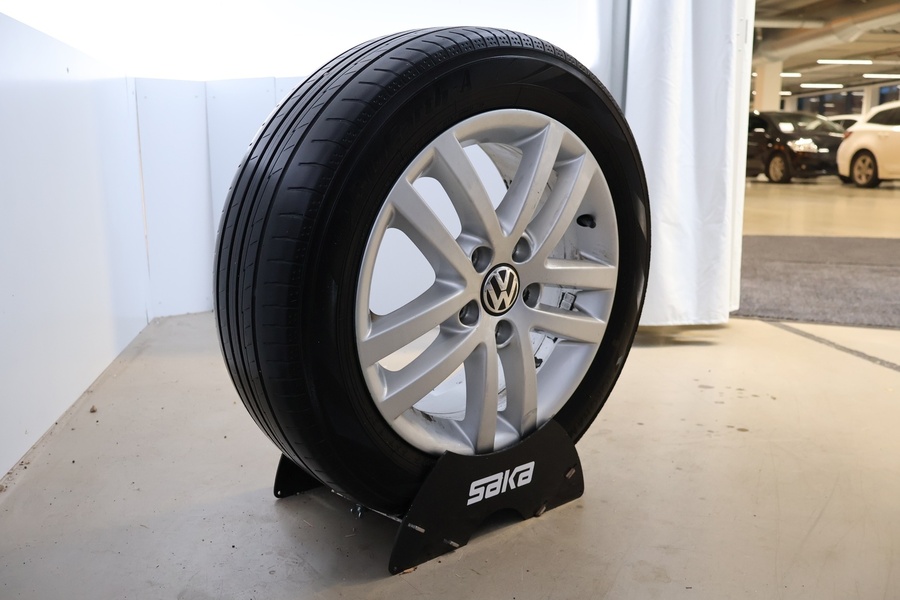 Volkswagen Touran vaihtoauto