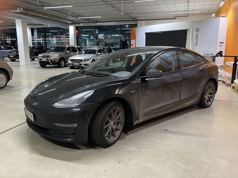 Tesla Model 3 vaihtoauto