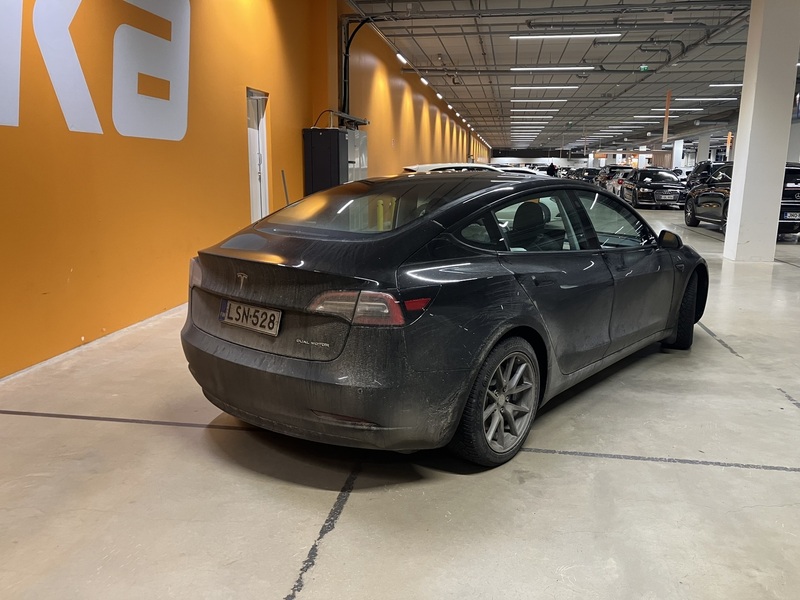 Tesla Model 3 vaihtoauto
