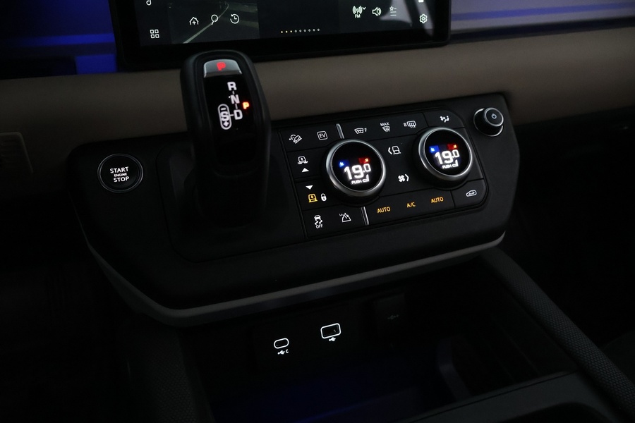 Land Rover Defender vaihtoauto