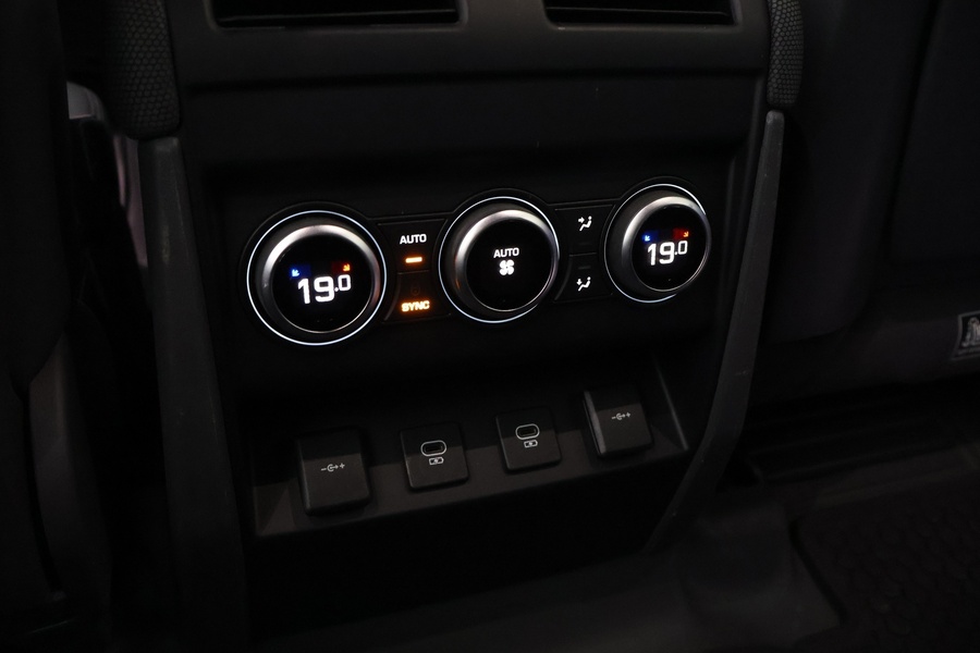 Land Rover Defender vaihtoauto