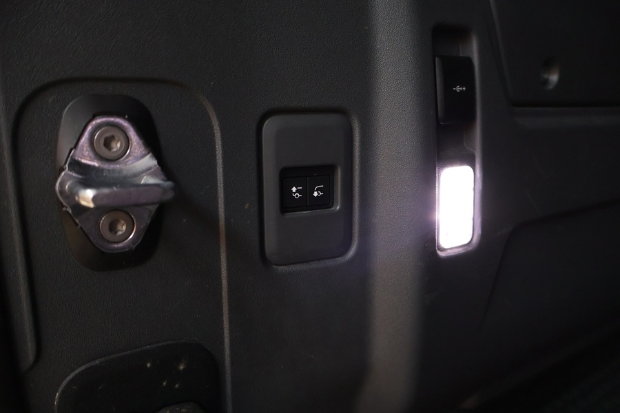 Land Rover Defender vaihtoauto