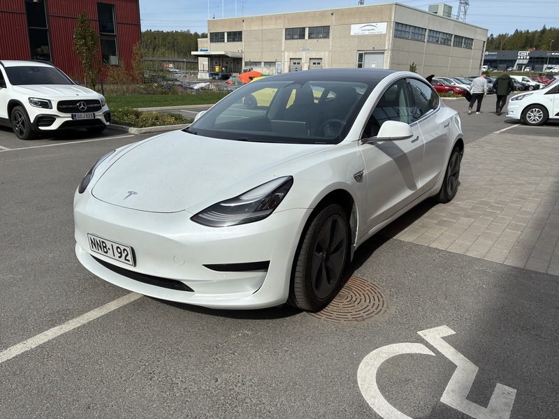Tesla Model 3 vaihtoauto