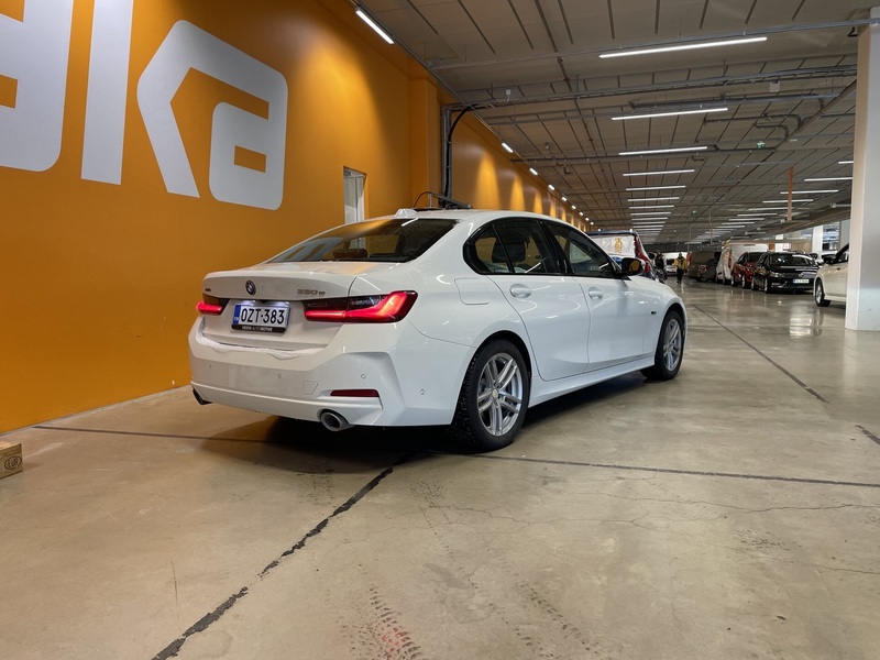 BMW 330 vaihtoauto