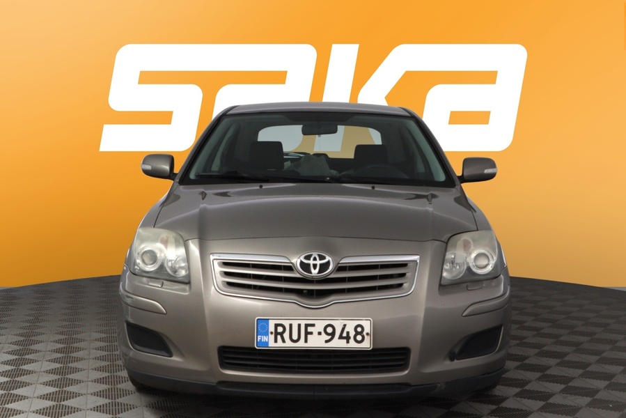 Toyota Avensis vaihtoauto