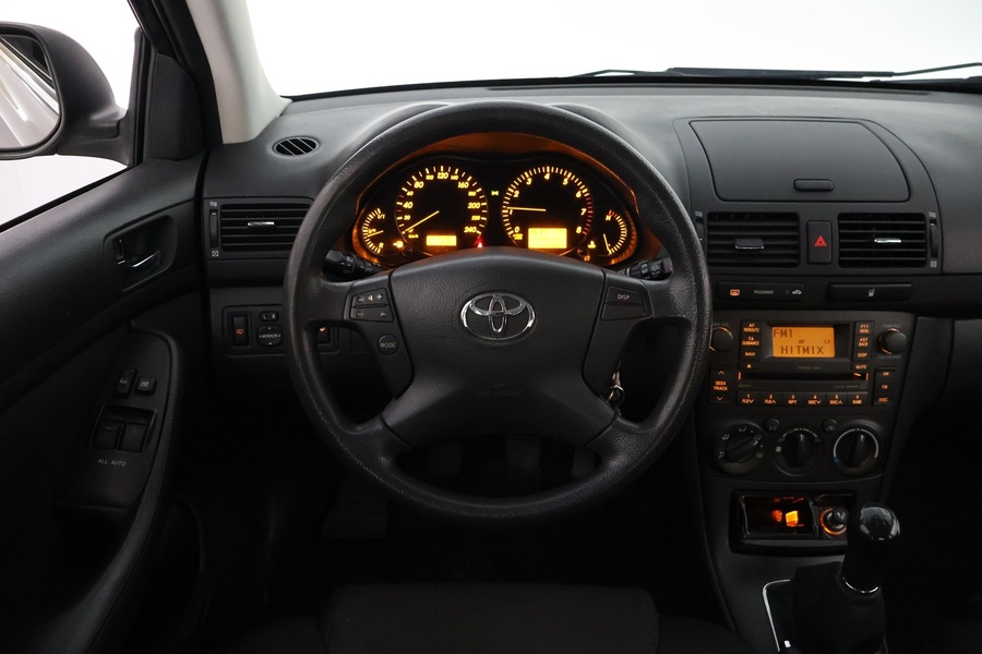 Toyota Avensis vaihtoauto