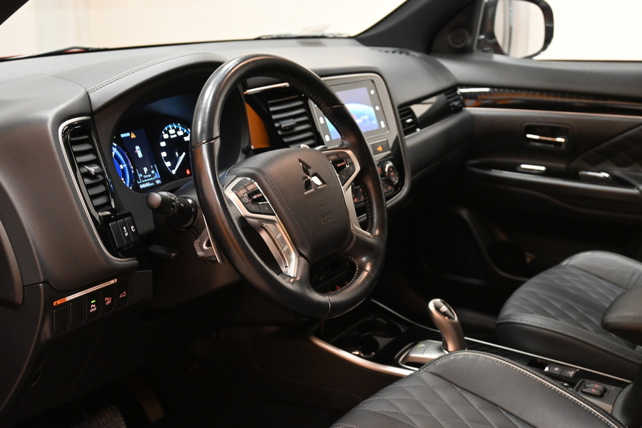 Mitsubishi Outlander PHEV vaihtoauto