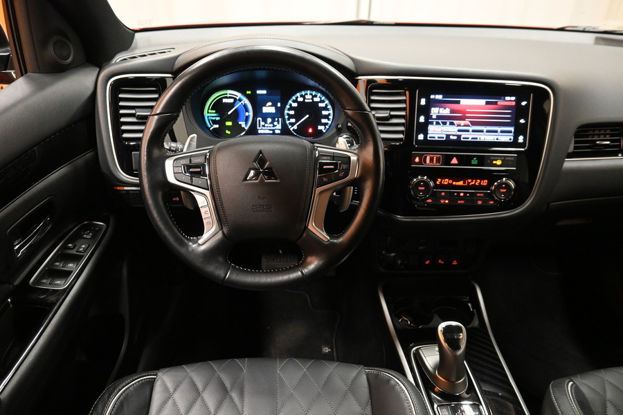 Mitsubishi Outlander PHEV vaihtoauto