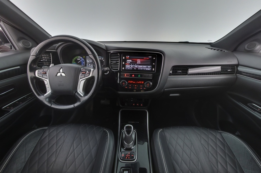 Mitsubishi Outlander PHEV vaihtoauto