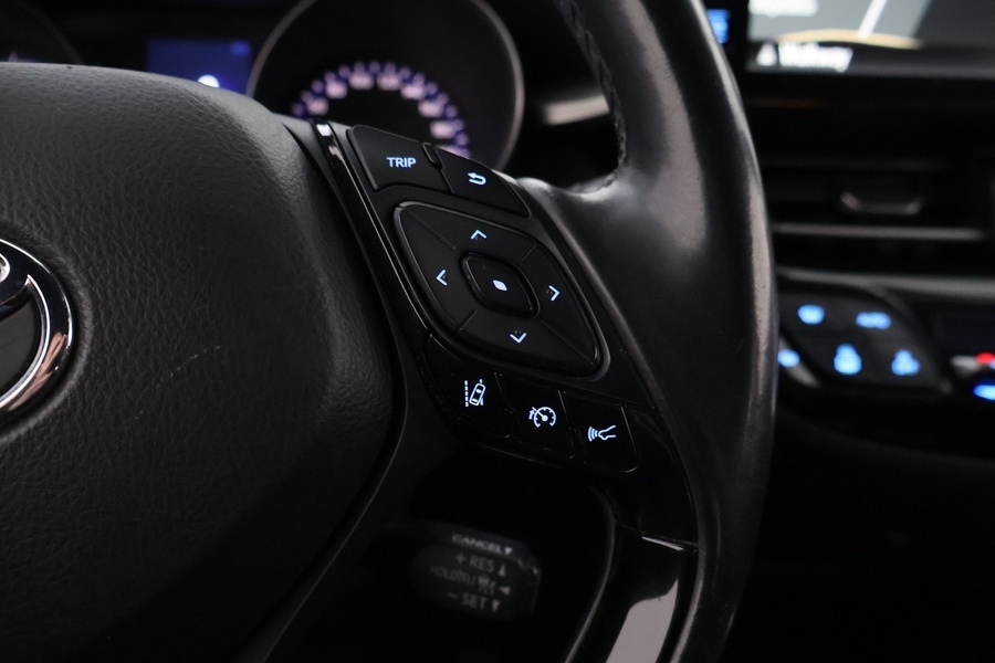 Toyota C-HR vaihtoauto