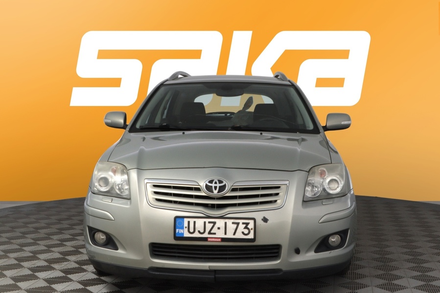 Toyota Avensis vaihtoauto