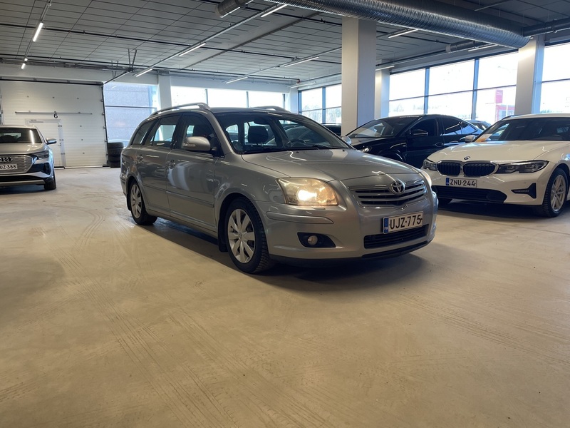 Toyota Avensis vaihtoauto