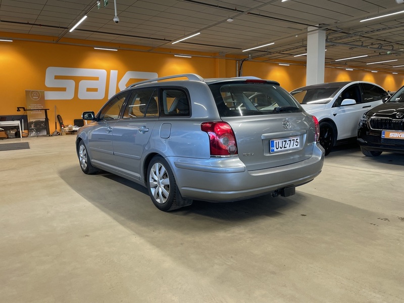 Toyota Avensis vaihtoauto