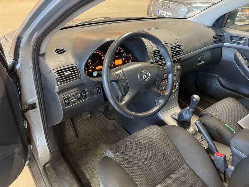 Toyota Avensis vaihtoauto