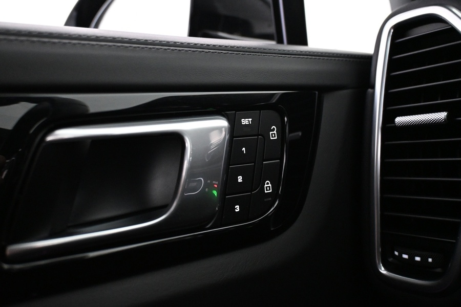 Porsche Cayenne vaihtoauto