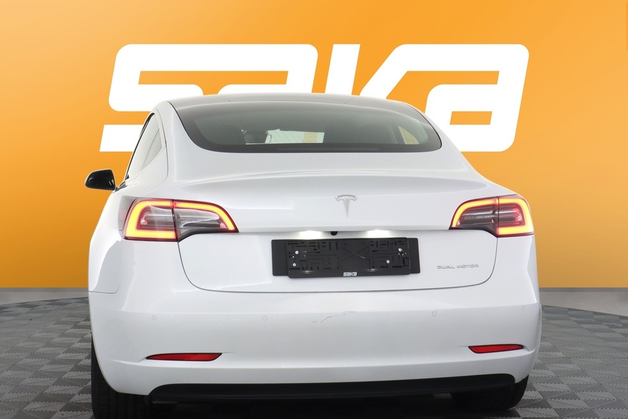 Tesla Model 3 vaihtoauto