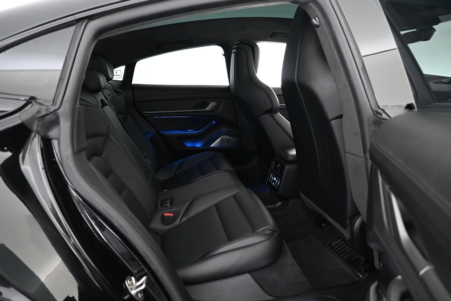 Porsche Taycan vaihtoauto