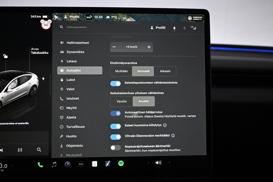 Tesla Model 3 vaihtoauto