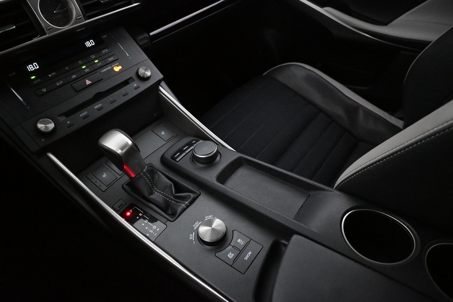 Lexus IS vaihtoauto