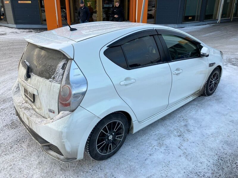 Toyota Aqua vaihtoauto