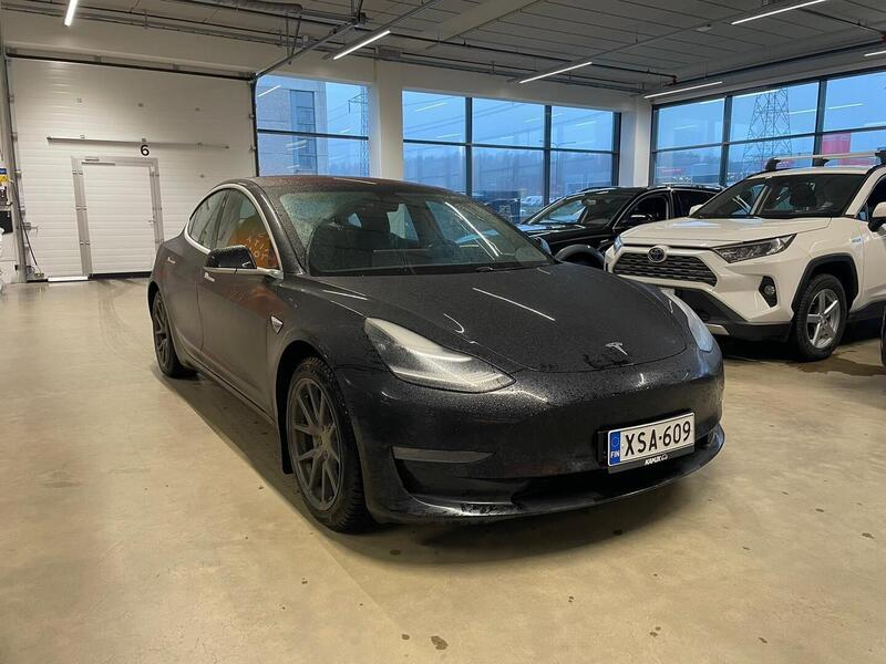 Tesla Model 3 vaihtoauto