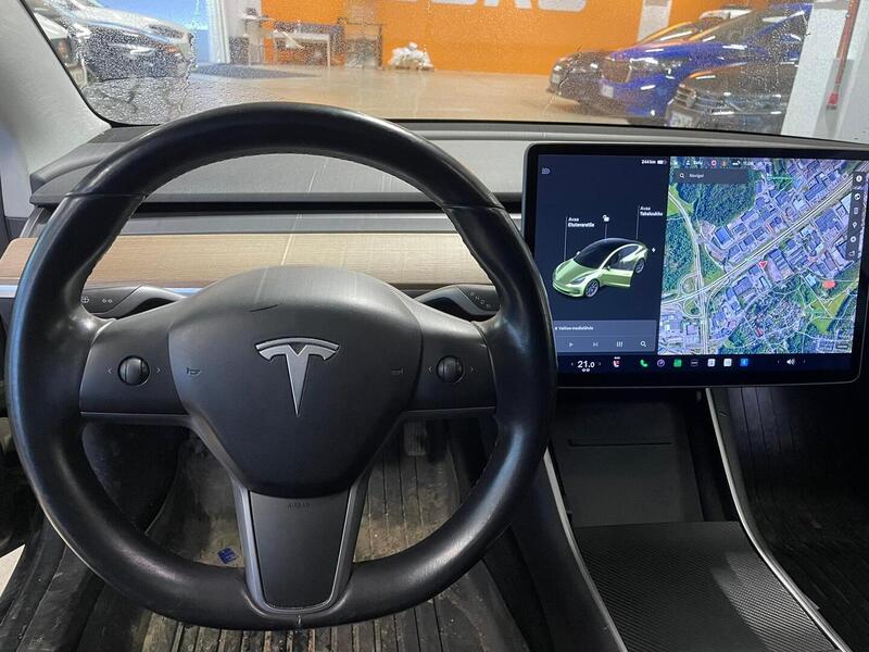Tesla Model 3 vaihtoauto
