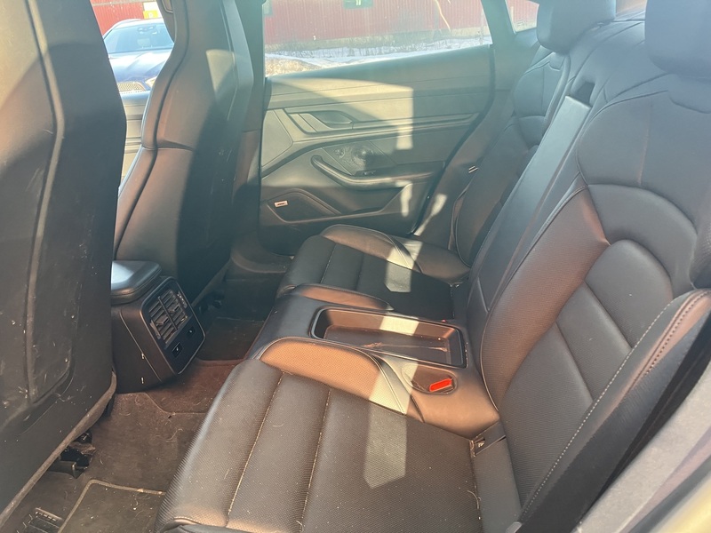 Porsche Taycan vaihtoauto