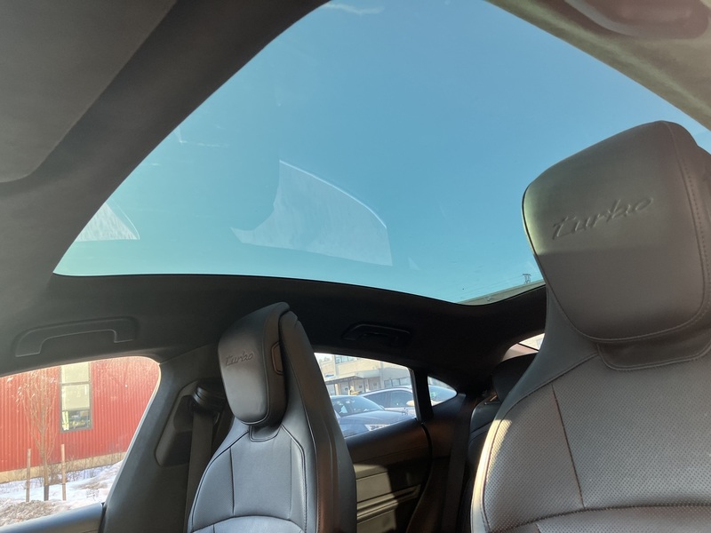 Porsche Taycan vaihtoauto