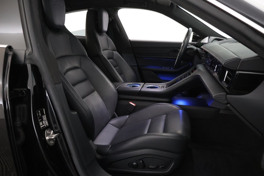 Porsche Taycan vaihtoauto