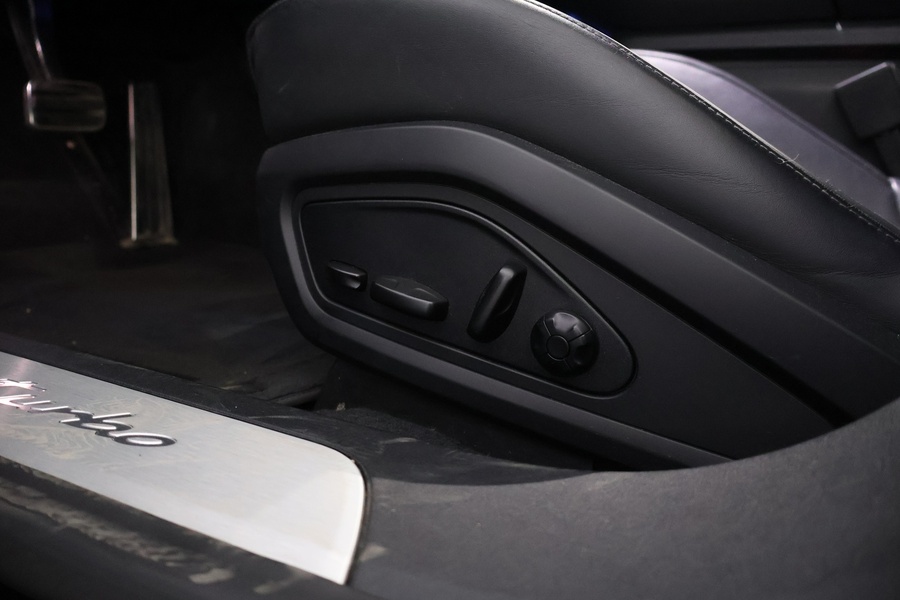 Porsche Taycan vaihtoauto