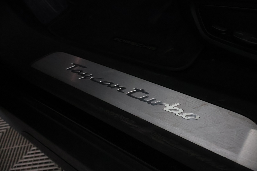 Porsche Taycan vaihtoauto