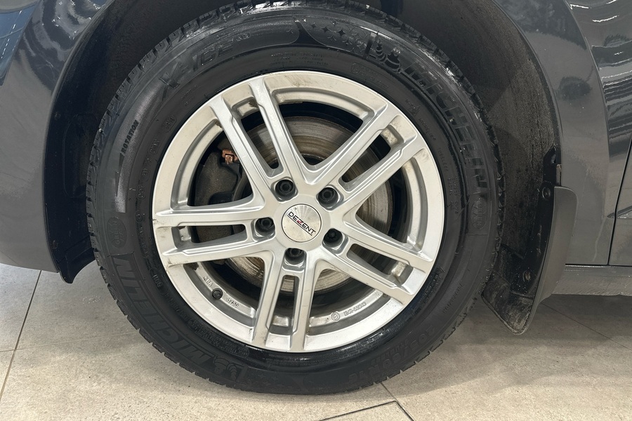 Volkswagen Touran vaihtoauto