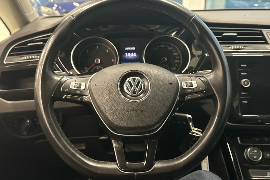 Volkswagen Touran vaihtoauto