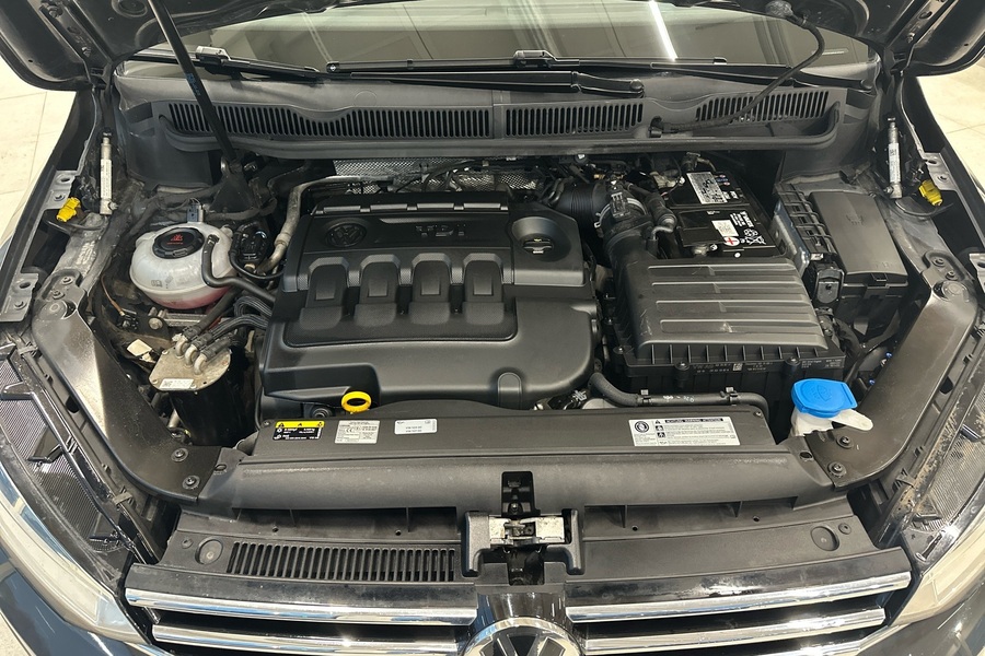 Volkswagen Touran vaihtoauto