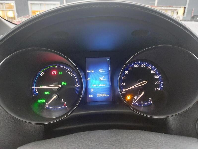 Toyota C-HR vaihtoauto