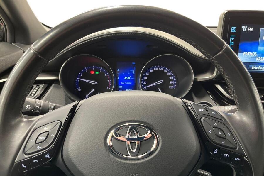 Toyota C-HR vaihtoauto