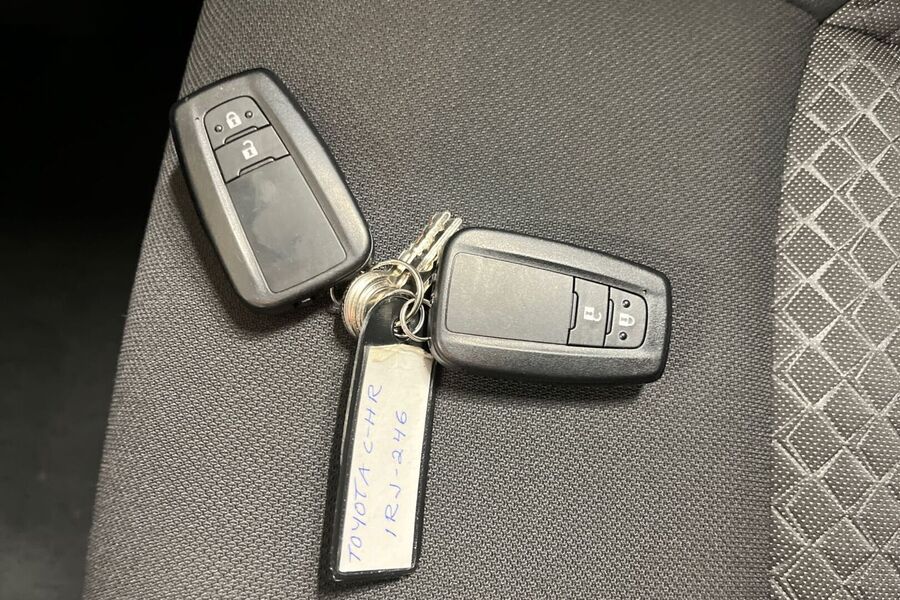 Toyota C-HR vaihtoauto