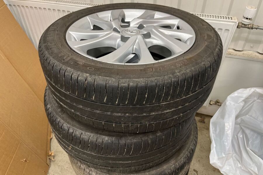 Toyota Auris vaihtoauto