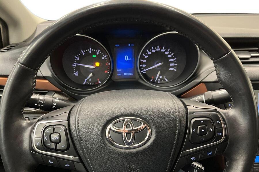 Toyota Avensis vaihtoauto