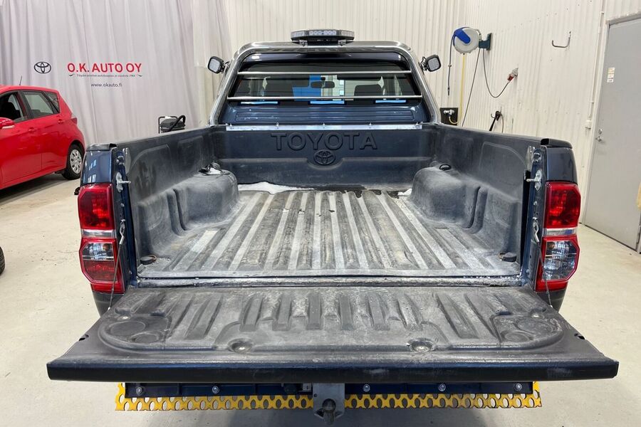 Toyota Hilux vaihtoauto