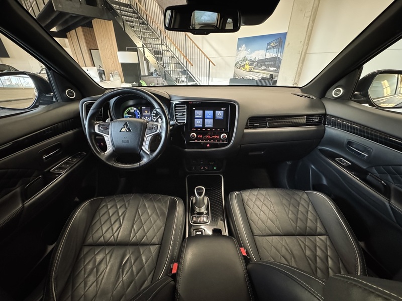Mitsubishi Outlander PHEV vaihtoauto