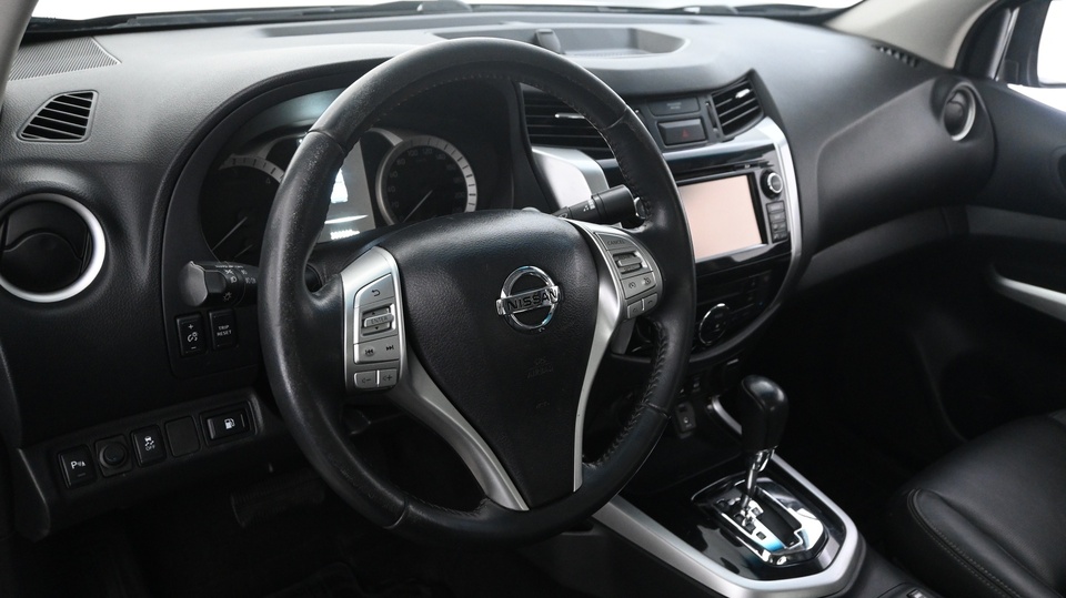 Nissan Navara vaihtoauto