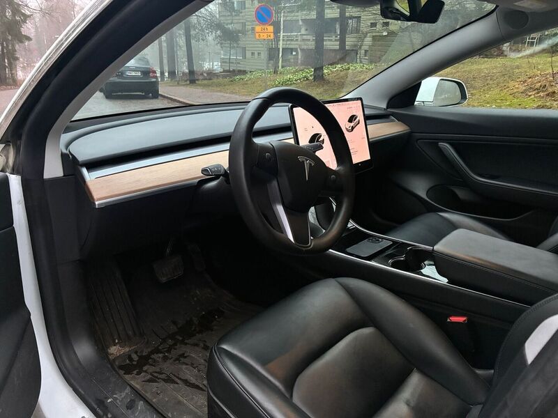 Tesla Model 3 vaihtoauto