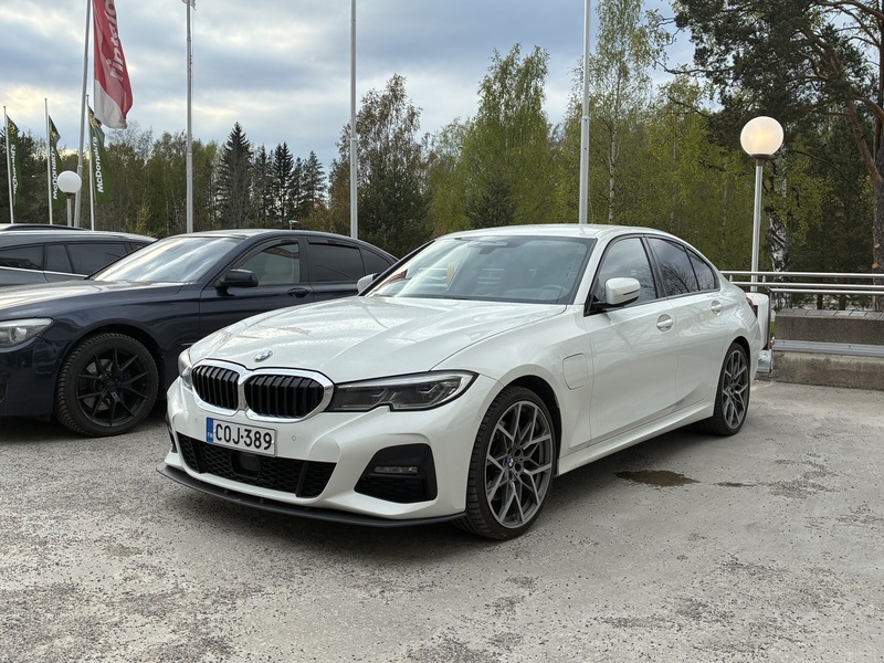 BMW 330 vaihtoauto