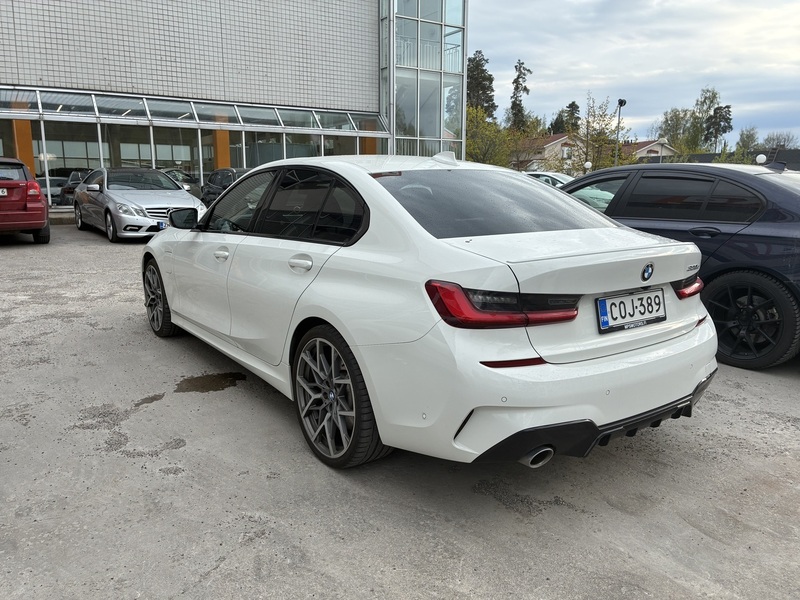 BMW 330 vaihtoauto