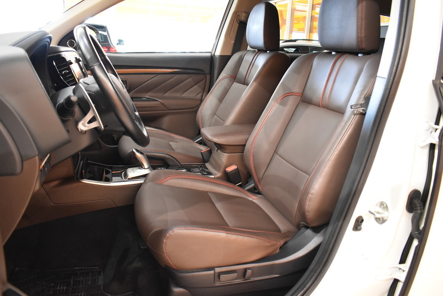 Mitsubishi Outlander PHEV vaihtoauto