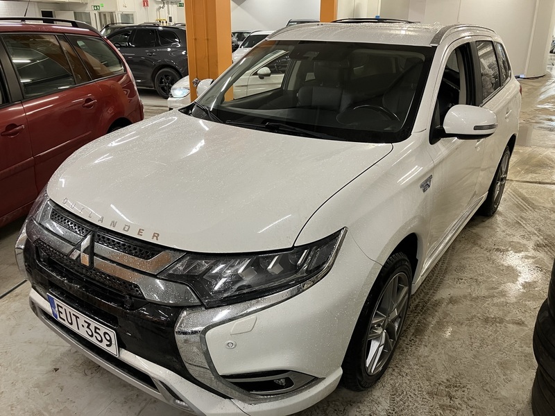 Mitsubishi Outlander PHEV vaihtoauto