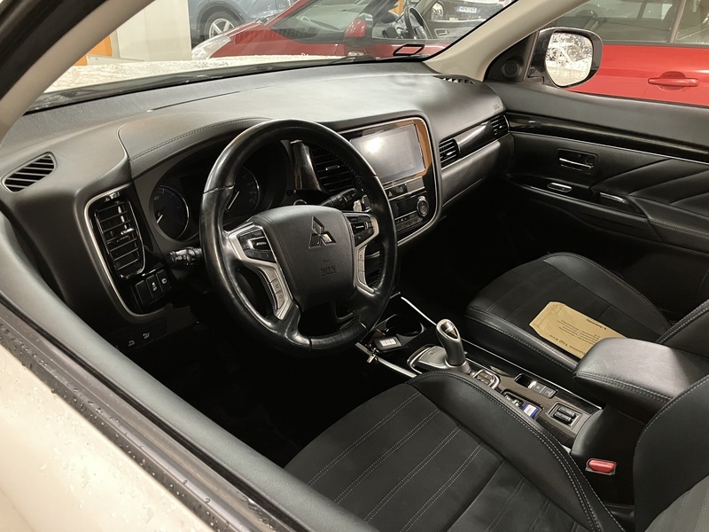 Mitsubishi Outlander PHEV vaihtoauto