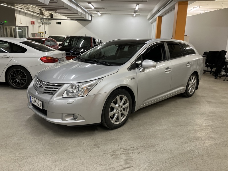 Toyota Avensis vaihtoauto