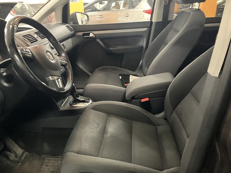 Volkswagen Touran vaihtoauto